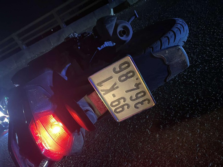 Bắc Ninh: Nguy cơ mất an to&agrave;n tr&ecirc;n cầu B&igrave;nh Than do hệ thống chiếu s&aacute;ng t&ecirc; liệt- Ảnh 10.