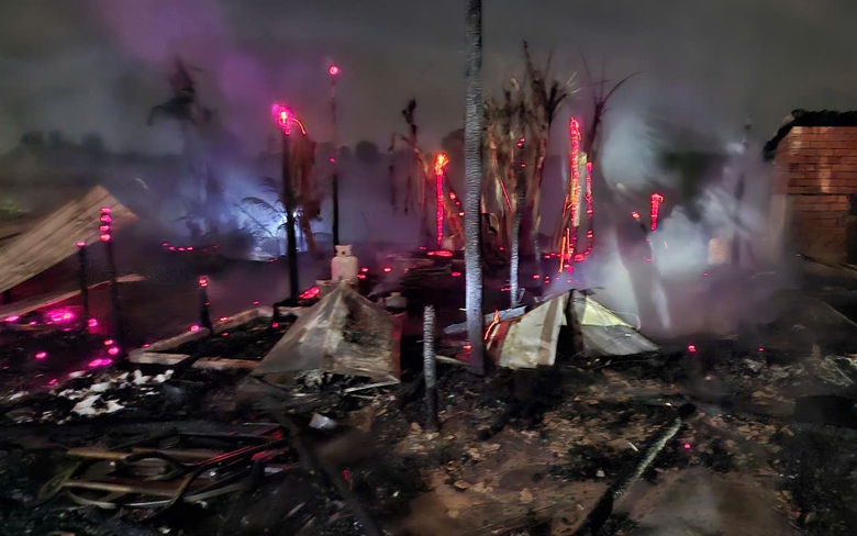 Ch&aacute;y lớn trong đ&ecirc;m ở Bạc Li&ecirc;u, 4 căn nh&agrave; bị thiệt hại