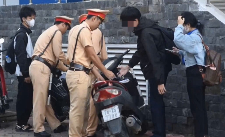 Quảng Ng&atilde;i: Hơn 20% số vụ TNGT trong th&aacute;ng 2 li&ecirc;n quan đến học sinh- Ảnh 1.