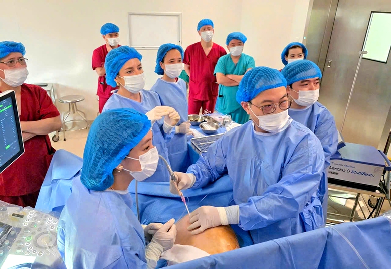 Giải cứu thai nhi ngay từ trong bụng mẹ- Ảnh 1.