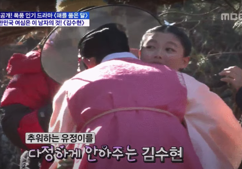 YouTuber úp mở hình ảnh Kim Soo Hyun không mặc áo, rửa bát trong nhà bạn gái?- Ảnh 4. YouTuber úp mở hình ảnh Kim Soo Hyun không mặc áo, rửa bát trong nhà bạn gái?- Ảnh 4.