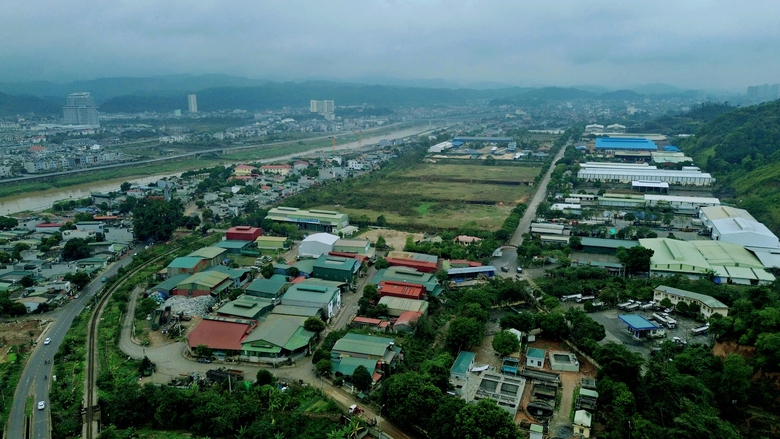 To&agrave;n cảnh khu c&ocirc;ng nghiệp ở L&agrave;o Cai sắp di dời để phục vụ dự &aacute;n đường sắt tốc độ cao- Ảnh 2.