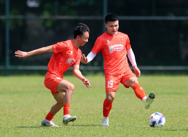 HLV Kim Sang-sik liên tiếp đón tin vui ở tuyển Việt Nam- Ảnh 1. HLV Kim Sang-sik liên tiếp đón tin vui ở tuyển Việt Nam- Ảnh 1.