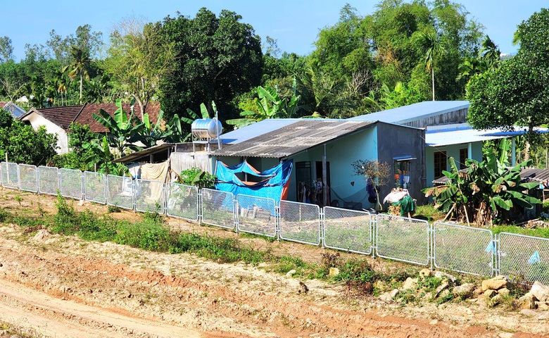 Tăng cường thi c&ocirc;ng r&agrave;o chắn dọc cao tốc Quảng Ng&atilde;i - Ho&agrave;i Nhơn- Ảnh 4.