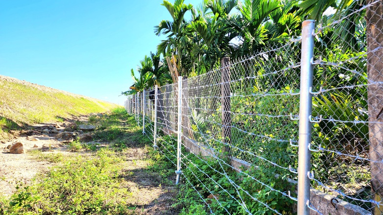 Tăng cường thi c&ocirc;ng r&agrave;o chắn dọc cao tốc Quảng Ng&atilde;i - Ho&agrave;i Nhơn- Ảnh 12.