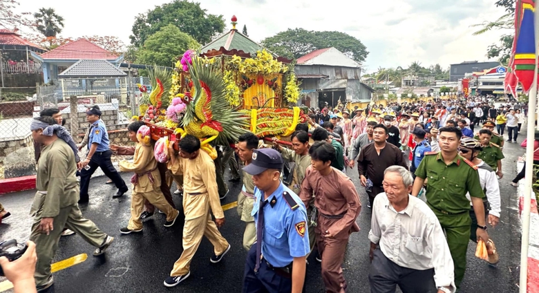 Lễ hội Vía Bà Chúa xứ núi Sam vào danh sách Di sản Văn hóa phi vật thể- Ảnh 2. Lễ hội Vía Bà Chúa xứ núi Sam vào danh sách Di sản Văn hóa phi vật thể- Ảnh 2.
