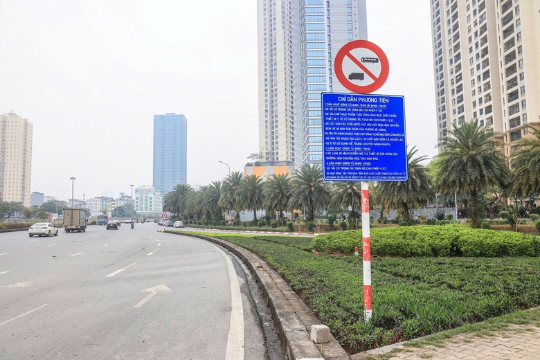 H&agrave; Nội mở tổng đ&agrave;i, k&ecirc;nh Zalo tiếp nhận phản &aacute;nh bất cập về hạ tầng giao th&ocirc;ng- Ảnh 1.