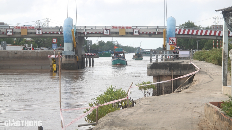 Bạc Li&ecirc;u: Sửa chữa tạm khu vực sạt lở gần cống Nh&agrave; M&aacute;t, chờ kinh ph&iacute;- Ảnh 5.