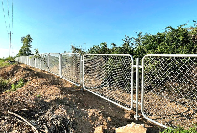 Tăng cường thi c&ocirc;ng r&agrave;o chắn dọc cao tốc Quảng Ng&atilde;i - Ho&agrave;i Nhơn- Ảnh 7.