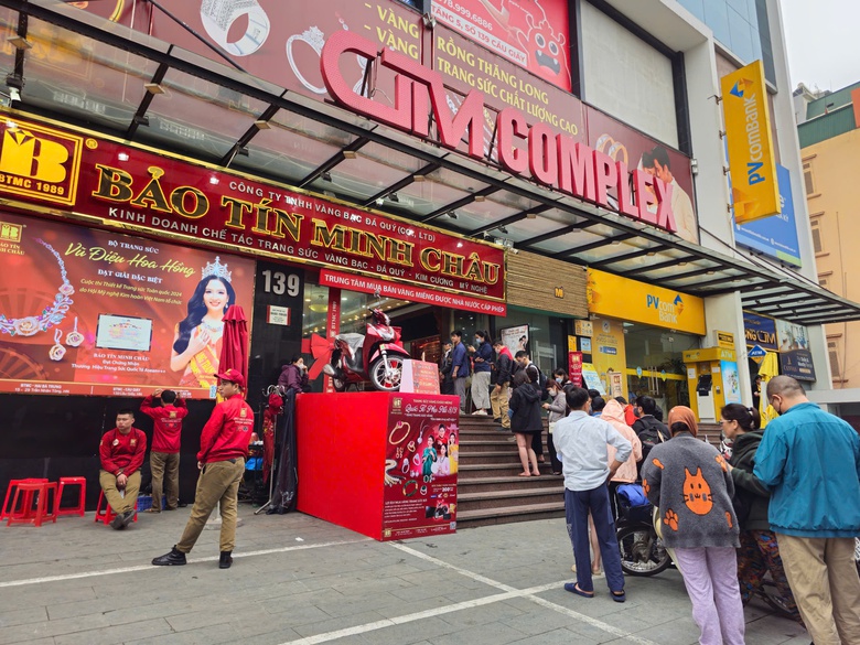 V&agrave;ng tăng "dựng đứng", x&aacute;c lập kỷ lục mới khi giao dịch 96,1 triệu đồng/lượng- Ảnh 1.