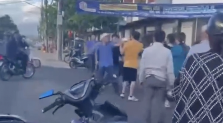 Gi&aacute;m đốc nh&agrave; xe c&oacute; nh&acirc;n vi&ecirc;n đ&aacute;nh người sau va chạm n&oacute;i g&igrave;?- Ảnh 1.