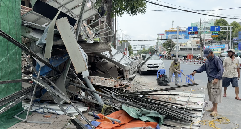 Cần Thơ: Bức tường cao 3,5m đổ sập khi th&aacute;o dỡ nh&agrave;, 1 người bị thương- Ảnh 1.