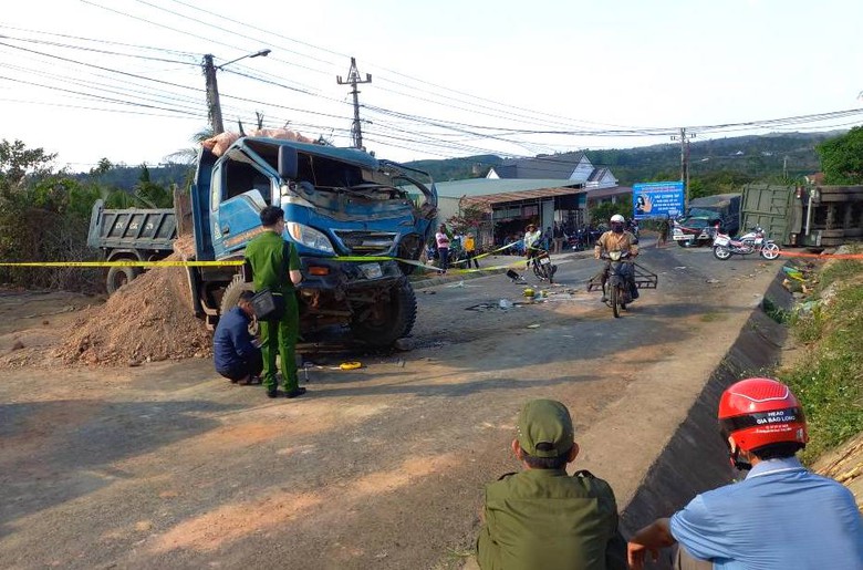 Đắk N&ocirc;ng: Tai nạn li&ecirc;n ho&agrave;n giữa 4 phương tiện khiến một t&agrave;i xế tử vong thương t&acirc;m- Ảnh 1.