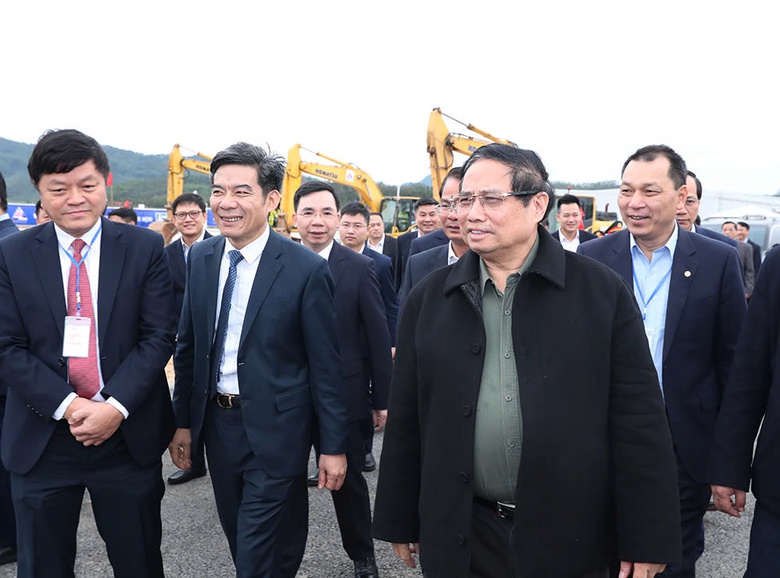 Thủ tướng ph&aacute;t lệnh l&agrave;m đường d&acirc;y 500kV L&agrave;o Cai - Vĩnh Y&ecirc;n trong 6 th&aacute;ng- Ảnh 1.