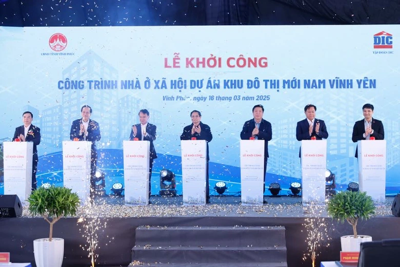 Thủ tướng: Thực hiện phương ch&acirc;m "3 c&oacute; 2 kh&ocirc;ng" trong ph&aacute;t triển nh&agrave; ở x&atilde; hội- Ảnh 1.