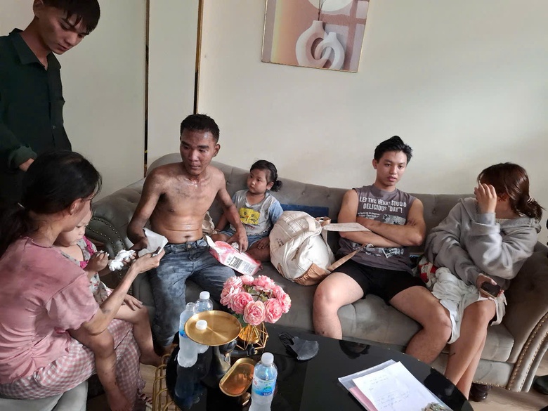 Cháy khách sạn nhiều tầng, 6 nạn nhân được cứu ra ngoài an toàn- Ảnh 2. Cháy khách sạn nhiều tầng, 6 nạn nhân được cứu ra ngoài an toàn- Ảnh 2.