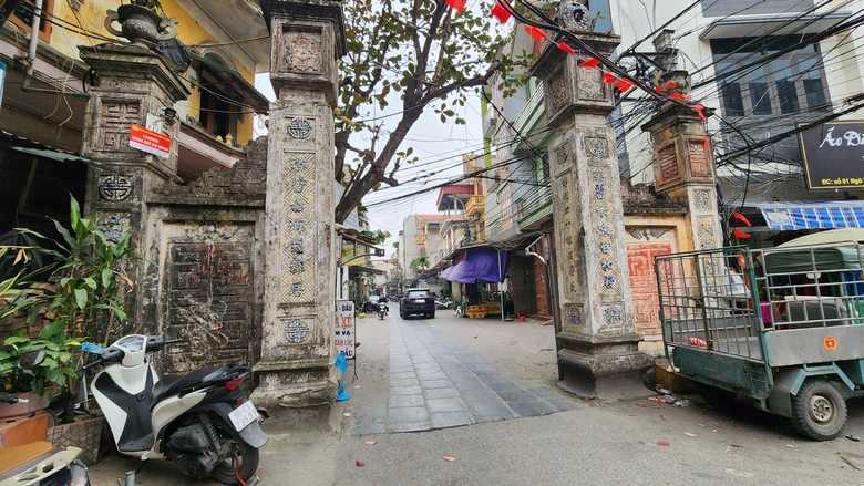 Con đường lát đá xanh gần 100 tuổi trong làng cổ ở Bắc Ninh hiện ra sao?- Ảnh 1. Con đường lát đá xanh gần 100 tuổi trong làng cổ ở Bắc Ninh hiện ra sao?- Ảnh 1.