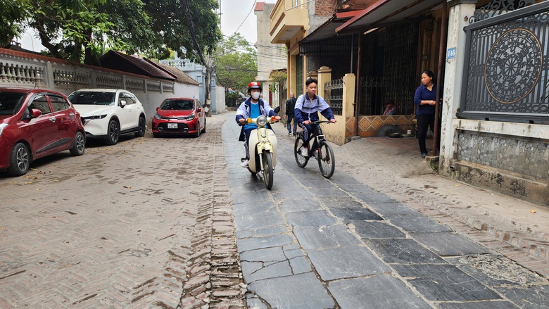 Con đường lát đá xanh gần 100 tuổi trong làng cổ ở Bắc Ninh hiện ra sao?- Ảnh 21. Con đường lát đá xanh gần 100 tuổi trong làng cổ ở Bắc Ninh hiện ra sao?- Ảnh 21.