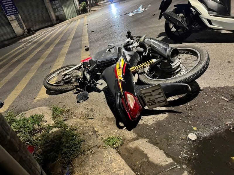 Xe m&aacute;y v&agrave; xe tải va chạm, người đ&agrave;n &ocirc;ng 30 tuổi tử vong tại bệnh viện- Ảnh 1.