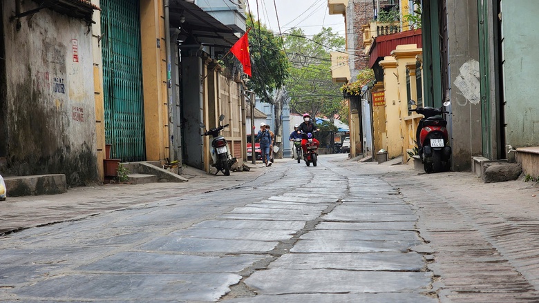 Con đường lát đá xanh gần 100 tuổi trong làng cổ ở Bắc Ninh hiện ra sao?- Ảnh 26. Con đường lát đá xanh gần 100 tuổi trong làng cổ ở Bắc Ninh hiện ra sao?- Ảnh 26.