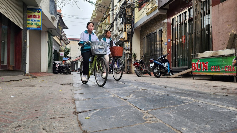 Con đường lát đá xanh gần 100 tuổi trong làng cổ ở Bắc Ninh hiện ra sao?- Ảnh 27. Con đường lát đá xanh gần 100 tuổi trong làng cổ ở Bắc Ninh hiện ra sao?- Ảnh 27.