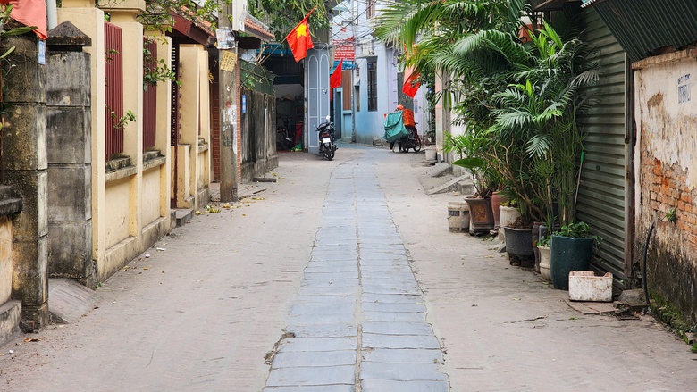 Con đường lát đá xanh gần 100 tuổi trong làng cổ ở Bắc Ninh hiện ra sao?- Ảnh 8. Con đường lát đá xanh gần 100 tuổi trong làng cổ ở Bắc Ninh hiện ra sao?- Ảnh 8.