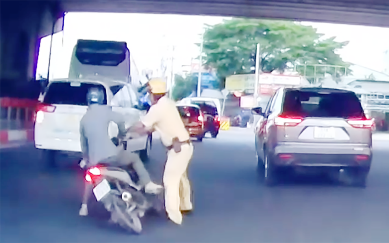 Th&ocirc;ng tin CSGT x&ocirc; ng&atilde; người vi phạm ở TP.HCM l&agrave; sai sự thật