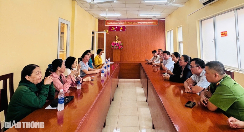 Tiểu thương vụ ch&aacute;y chợ Thanh Đa bật kh&oacute;c, mong sớm được ổn định cuộc sống- Ảnh 1.