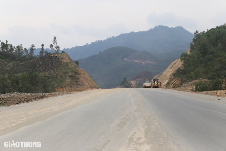 Diện mạo đường liên kết vùng hơn 4.200 tỷ ở Thái Nguyên trước ngày hoàn thành- Ảnh 3. Diện mạo đường liên kết vùng hơn 4.200 tỷ ở Thái Nguyên trước ngày hoàn thành- Ảnh 3.