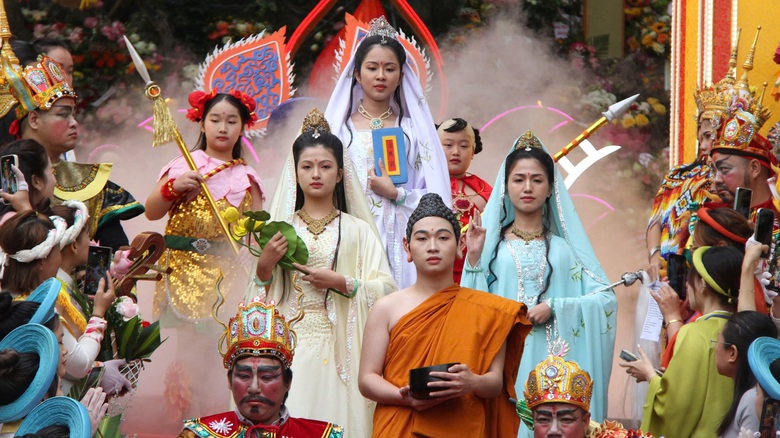 Hàng nghìn người dự lễ vía Đức Bồ Tát Quán Thế Âm tại Đà Nẵng- Ảnh 3. Hàng nghìn người dự lễ vía Đức Bồ Tát Quán Thế Âm tại Đà Nẵng- Ảnh 3.