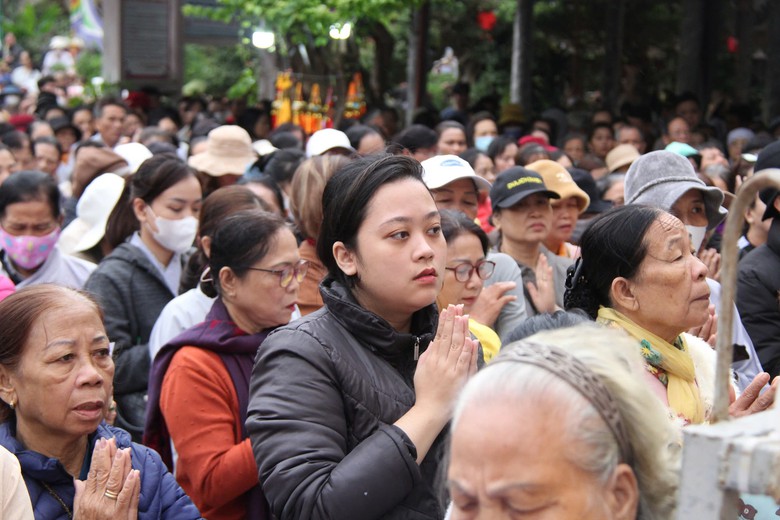Hàng nghìn người dự lễ vía Đức Bồ Tát Quán Thế Âm tại Đà Nẵng- Ảnh 6. Hàng nghìn người dự lễ vía Đức Bồ Tát Quán Thế Âm tại Đà Nẵng- Ảnh 6.