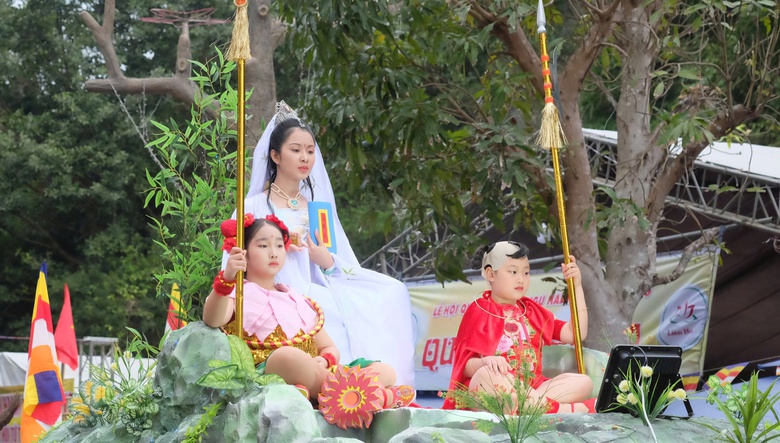 Hàng nghìn người dự lễ vía Đức Bồ Tát Quán Thế Âm tại Đà Nẵng- Ảnh 9. Hàng nghìn người dự lễ vía Đức Bồ Tát Quán Thế Âm tại Đà Nẵng- Ảnh 9.