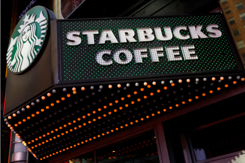 Bị bỏng v&igrave; tr&agrave; n&oacute;ng đổ v&agrave;o người, kh&aacute;ch kiện đ&ograve;i Starbucks bồi thường 50 triệu USD- Ảnh 1.