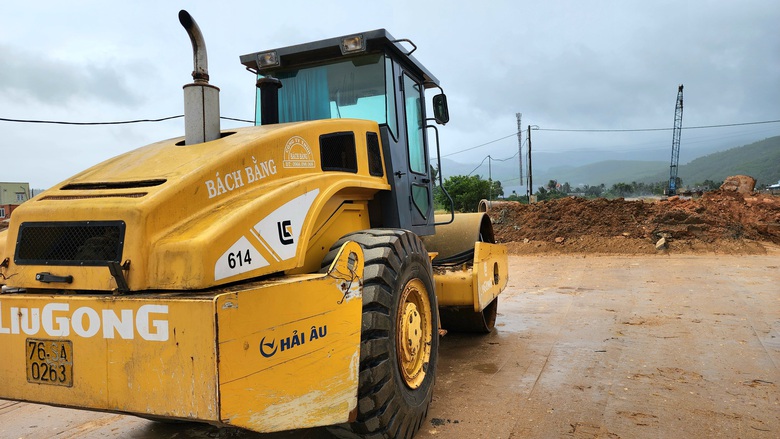 Cận cảnh cầu 265 tỷ bắc qua cửa biển Sa Huỳnh sắp ho&agrave;n th&agrave;nh- Ảnh 9.