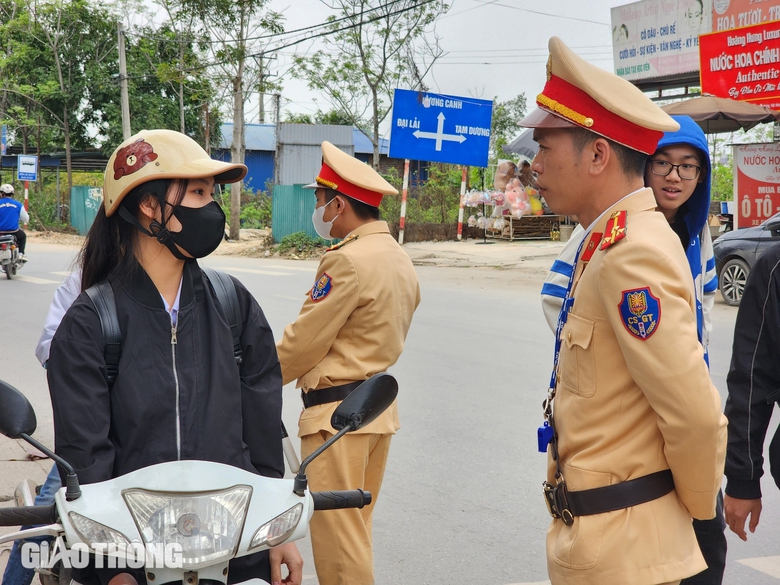 Vĩnh Ph&uacute;c: Hiệu quả từ m&ocirc; h&igrave;nh "Cổng trường an to&agrave;n giao th&ocirc;ng"- Ảnh 2.