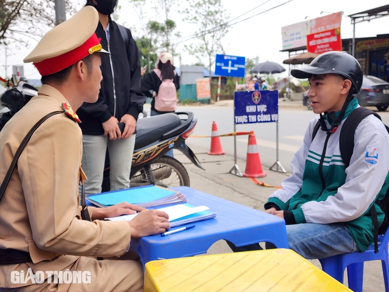 Vĩnh Ph&uacute;c: Hiệu quả từ m&ocirc; h&igrave;nh "Cổng trường an to&agrave;n giao th&ocirc;ng"- Ảnh 3.