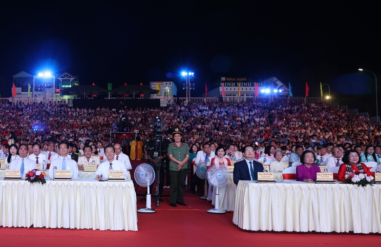 H&igrave;nh ảnh Lễ hội V&iacute;a B&agrave; Ch&uacute;a Xứ n&uacute;i Sam nhận bằng UNESCO- Ảnh 4.