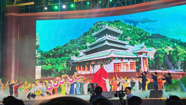 H&igrave;nh ảnh Lễ hội V&iacute;a B&agrave; Ch&uacute;a Xứ n&uacute;i Sam nhận bằng UNESCO- Ảnh 9.