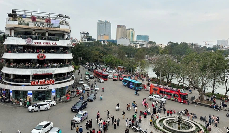 Đổi lộ tr&igrave;nh 15 tuyến bu&yacute;t khi ph&aacute; dỡ t&ograve;a nh&agrave; "H&agrave;m c&aacute; mập"- Ảnh 1.