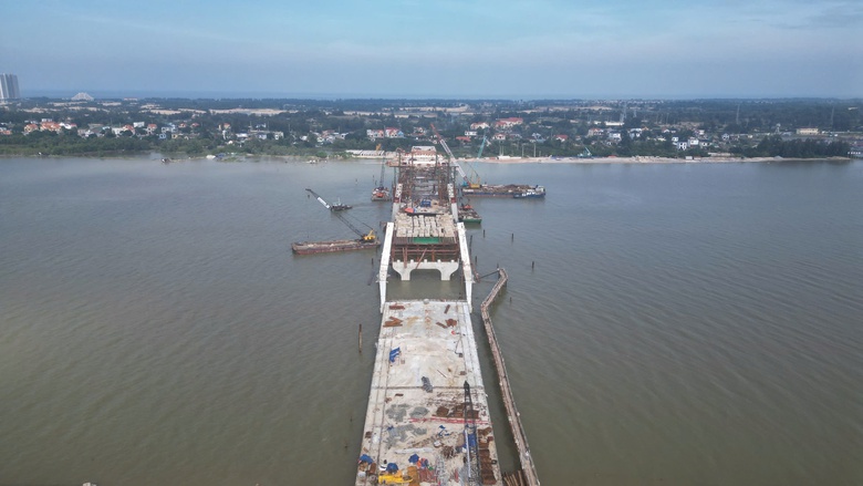 Quảng Bình rốt ráo gỡ khó các dự án giao thông trọng điểm- Ảnh 4. Quảng Bình rốt ráo gỡ khó các dự án giao thông trọng điểm- Ảnh 4.