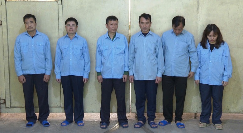 H&agrave; Nội: Tạm giữ 2 chủ tịch phường v&agrave; nhiều c&aacute;n bộ trật tự đ&ocirc; thị nhận hối lộ- Ảnh 1.