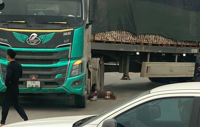 Hiện trường vụ tai nạn khiến người phụ nữ tử vong. Hiện trường vụ tai nạn khiến người phụ nữ tử vong.