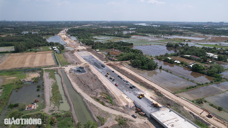 Bộ trưởng Trần Hồng Minh: Gỡ vướng mắc để c&aacute;c tỉnh tăng trưởng hai con số- Ảnh 2.
