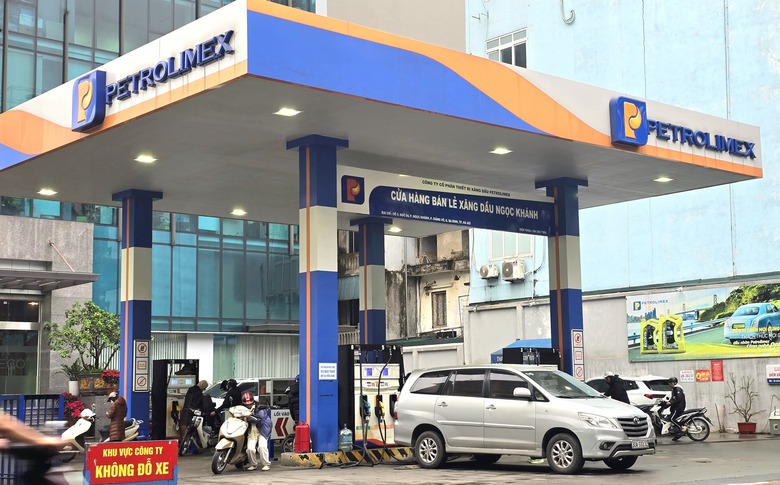 Bật tăng mạnh sau 3 kỳ giảm li&ecirc;n tiếp, xăng RON 95 vượt 20.000 đồng/l&iacute;t- Ảnh 1.