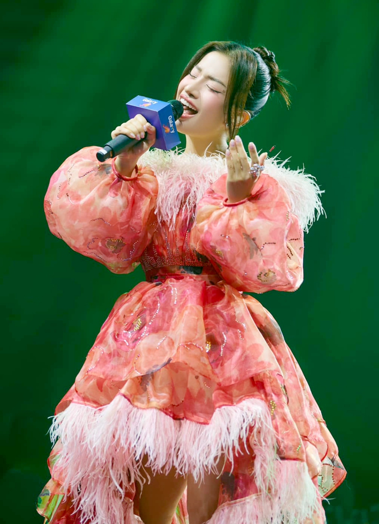 Ca sĩ L&acirc;m Bảo Ngọc: T&ocirc;i từng y&ecirc;u &ldquo;đập đầu v&agrave;o tường&rdquo;- Ảnh 1.