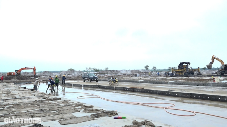 Chuyển mục đích sử dụng 9,2ha rừng để làm đường kết nối Cảng hàng không Quảng Trị với QL1- Ảnh 1. Chuyển mục đích sử dụng 9,2ha rừng để làm đường kết nối Cảng hàng không Quảng Trị với QL1- Ảnh 1.