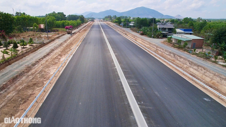 Thủ tướng: Cao tốc Bi&ecirc;n Ho&agrave; - Vũng T&agrave;u phải xong trước để kết nối s&acirc;n bay Long Th&agrave;nh- Ảnh 3.