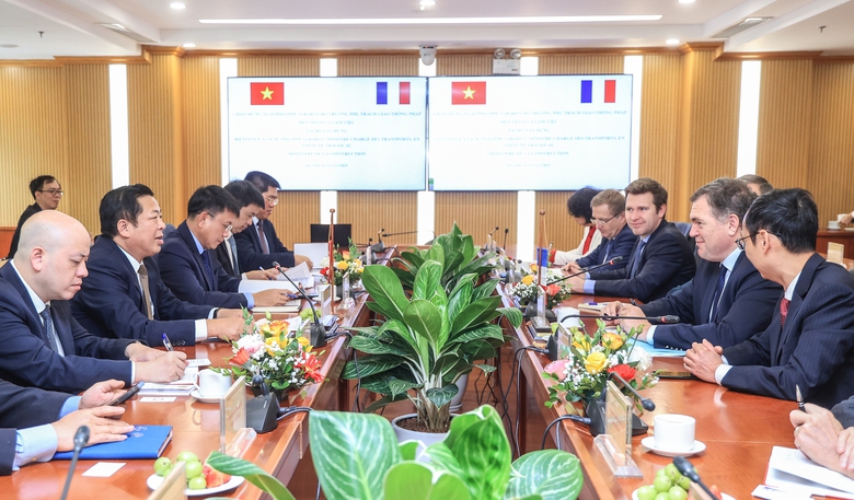 Tăng cường hợp tác giao thông vận tải Việt Nam - Pháp- Ảnh 1. Tăng cường hợp tác giao thông vận tải Việt Nam - Pháp- Ảnh 1.