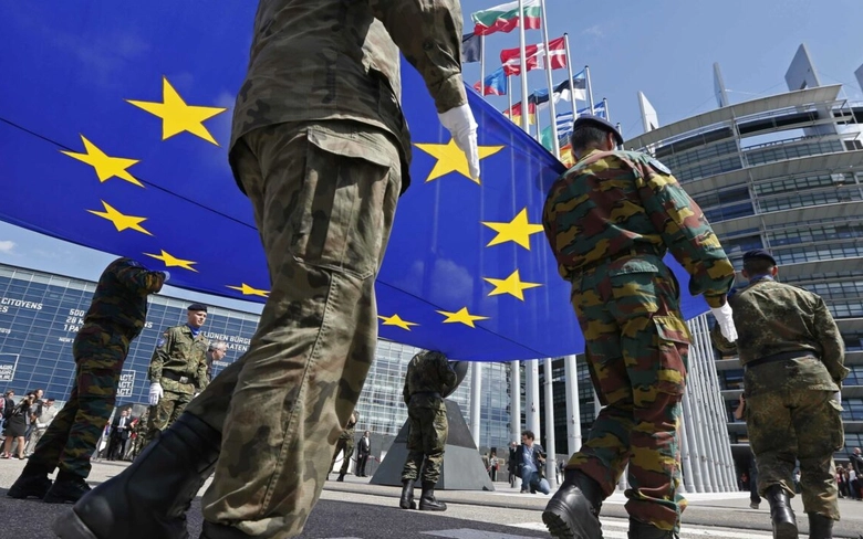 Financial Times: Ch&acirc;u &Acirc;u t&igrave;m c&aacute;ch thay thế vai tr&ograve; của Mỹ trong NATO