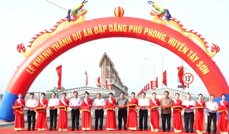 Thủ tướng dự lễ kh&aacute;nh th&agrave;nh đập d&acirc;ng Ph&uacute; Phong- Ảnh 2.
